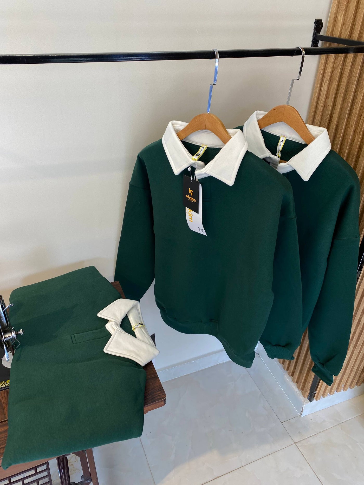 Classic Sweatshirt with White Collar