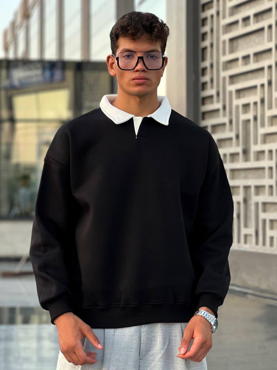 Classic Sweatshirt with White Collar