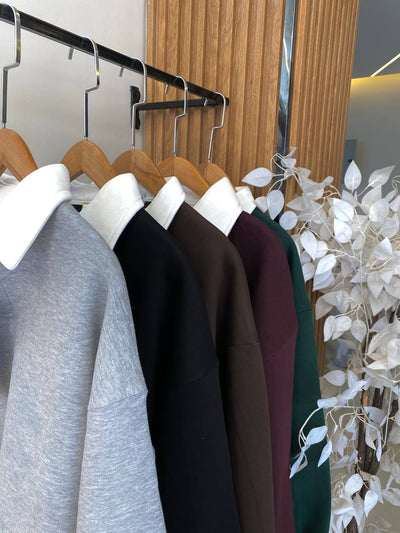 Classic Sweatshirt with White Collar