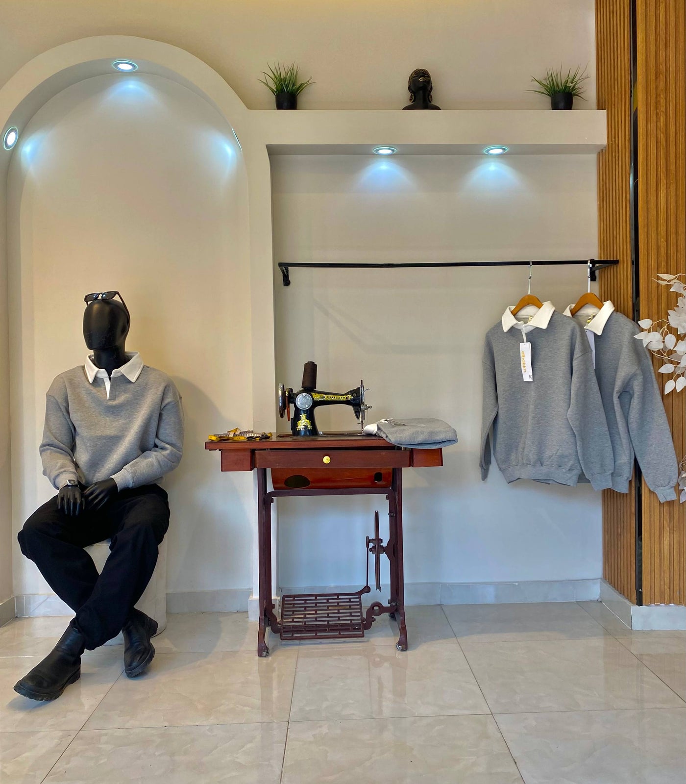 Classic Sweatshirt with White Collar