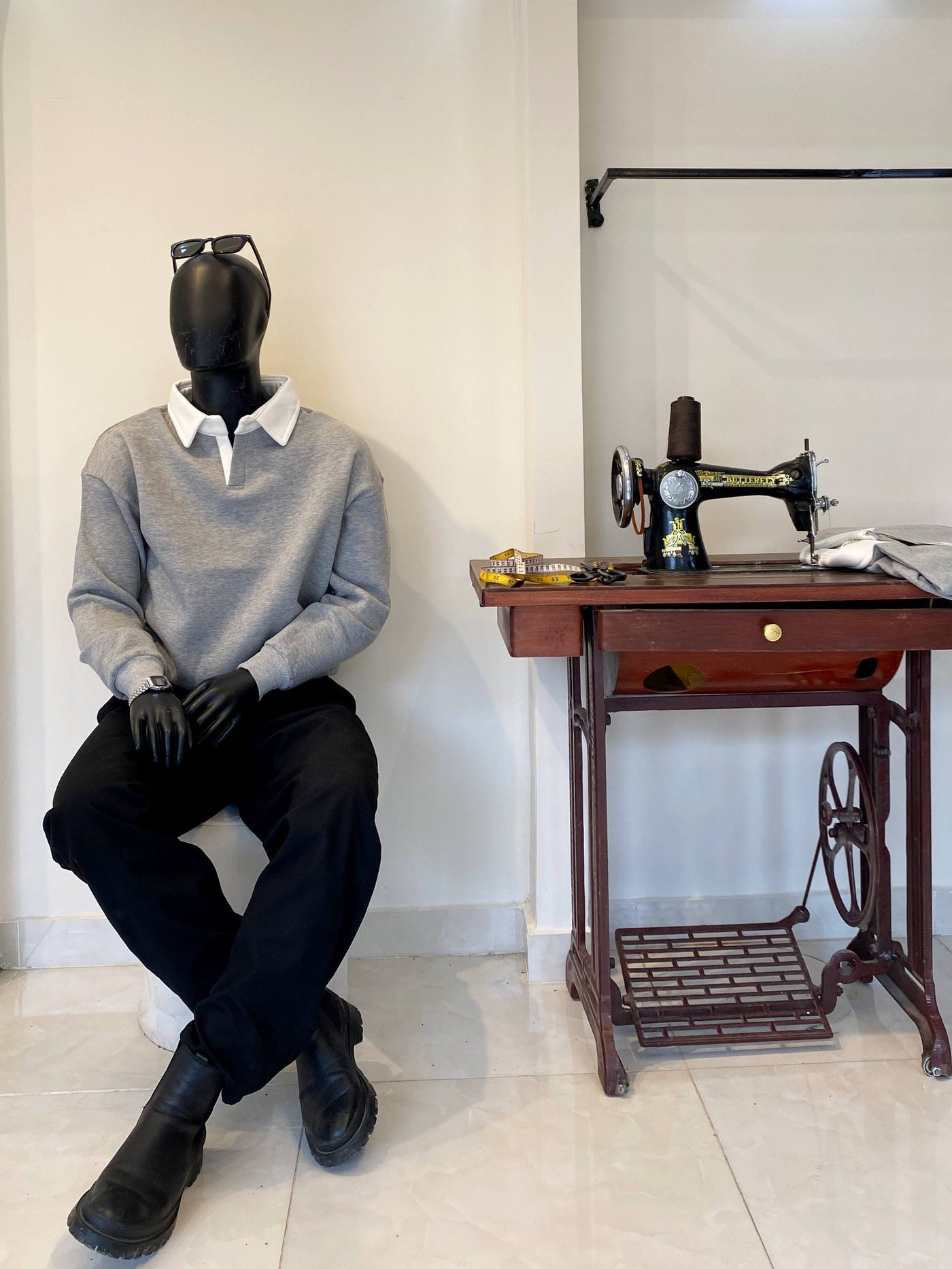 Classic Sweatshirt with White Collar